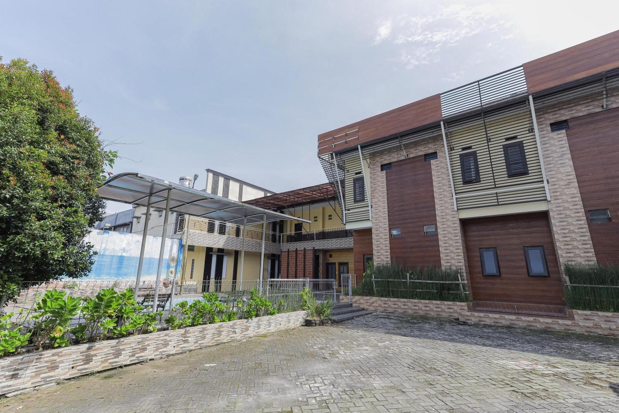 Oyo Bunga Matahari Guest House And Hotel Batu  Exterior photo