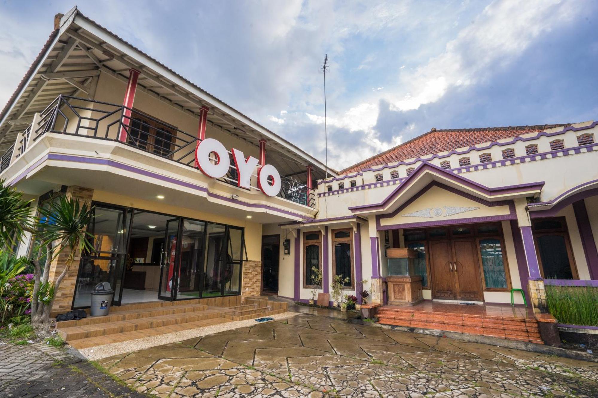 Oyo Bunga Matahari Guest House And Hotel Batu  Exterior photo